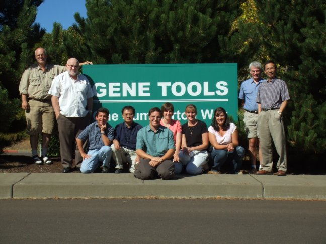 Image of Gene Tools crew in 2006 at the Philomath facility